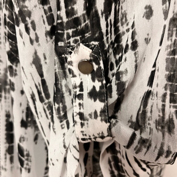 Torrid Black & White Button Down Blouse - Picture 4 of 7